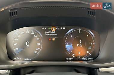 Внедорожник / Кроссовер Volvo XC60 2020 в 