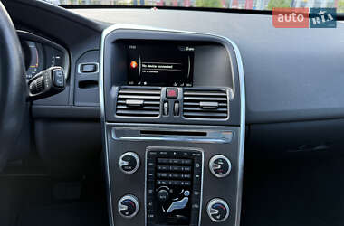 Внедорожник / Кроссовер Volvo XC60 2016 в 