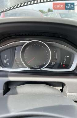 Внедорожник / Кроссовер Volvo XC60 2017 в 