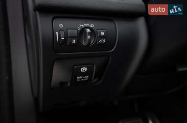 Внедорожник / Кроссовер Volvo XC60 2013 в 