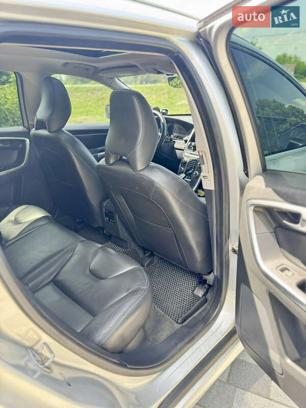 Внедорожник / Кроссовер Volvo XC60 2015 в Староконстантинове