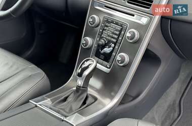 Внедорожник / Кроссовер Volvo XC60 2015 в 