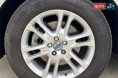Внедорожник / Кроссовер Volvo XC60 2015 в 