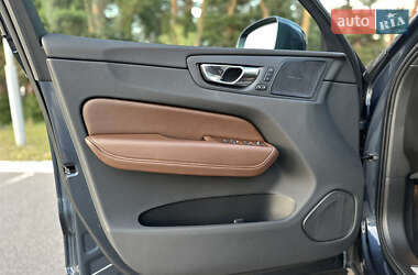 Внедорожник / Кроссовер Volvo XC60 2021 в 