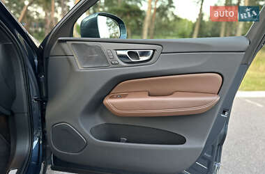 Внедорожник / Кроссовер Volvo XC60 2021 в 