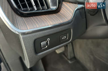Внедорожник / Кроссовер Volvo XC60 2021 в 