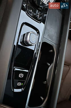 Внедорожник / Кроссовер Volvo XC60 2021 в 