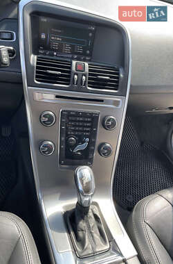 Внедорожник / Кроссовер Volvo XC60 2012 в 