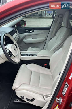 Внедорожник / Кроссовер Volvo XC60 2020 в 