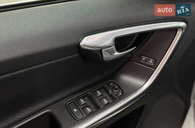 Позашляховик / Кросовер Volvo XC60 2012 в 