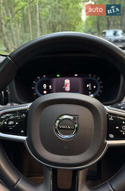 Внедорожник / Кроссовер Volvo XC60 2021 в 
