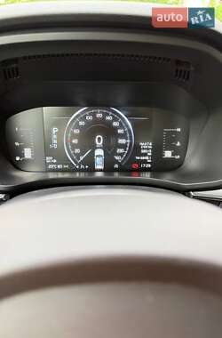 Внедорожник / Кроссовер Volvo XC60 2019 в 