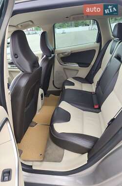 Внедорожник / Кроссовер Volvo XC60 2012 в 
