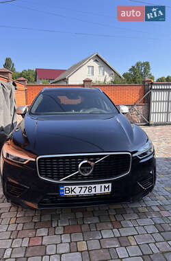 Внедорожник / Кроссовер Volvo XC60 2017 в 