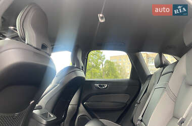 Внедорожник / Кроссовер Volvo XC60 2020 в 