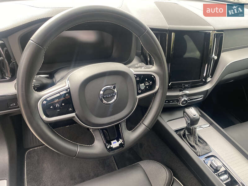 Внедорожник / Кроссовер Volvo XC60 2020 в Луцке