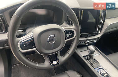 Внедорожник / Кроссовер Volvo XC60 2020 в 