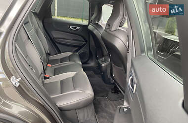Внедорожник / Кроссовер Volvo XC60 2020 в 