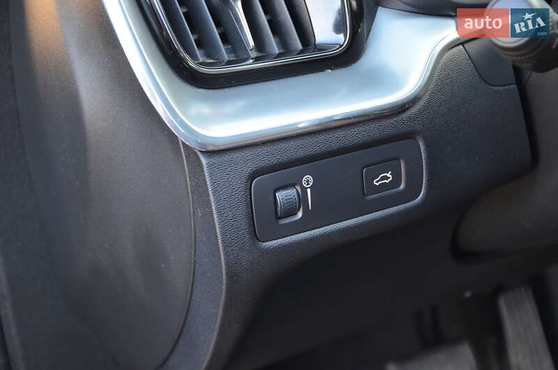 Внедорожник / Кроссовер Volvo XC60 2018 в Киеве фото 24 Внедорожник / Кроссовер Volvo XC60 2018 в Киеве