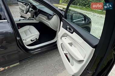 Внедорожник / Кроссовер Volvo XC60 2021 в 