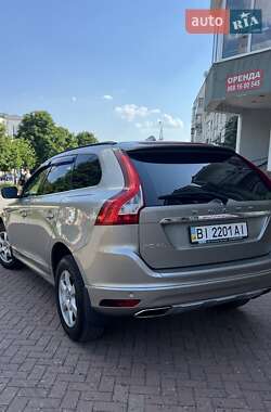 Внедорожник / Кроссовер Volvo XC60 2015 в 