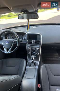 Внедорожник / Кроссовер Volvo XC60 2015 в 