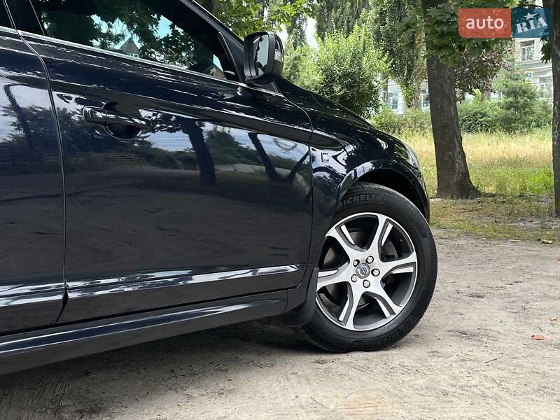 Внедорожник / Кроссовер Volvo XC60 2016 в Киеве