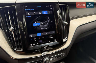 Внедорожник / Кроссовер Volvo XC60 2021 в 