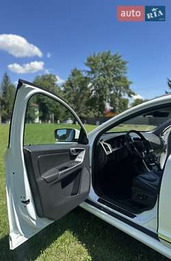 Внедорожник / Кроссовер Volvo XC60 2015 в 