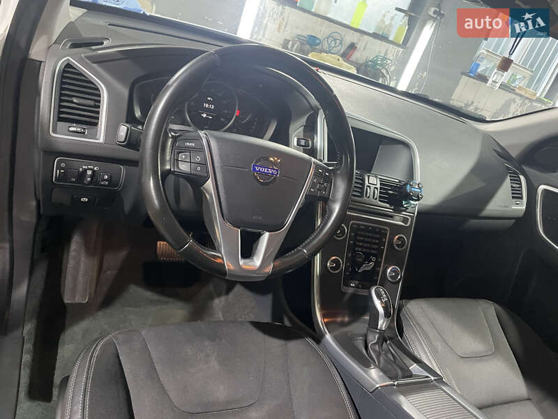 Внедорожник / Кроссовер Volvo XC60 2016 в Буче