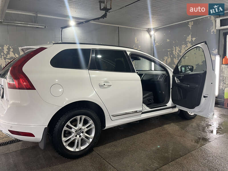Внедорожник / Кроссовер Volvo XC60 2016 в Буче