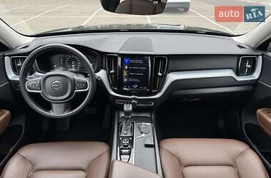 Внедорожник / Кроссовер Volvo XC60 2018 в 