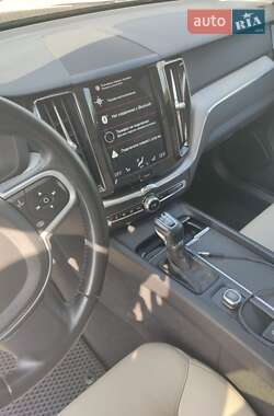 Внедорожник / Кроссовер Volvo XC60 2018 в 