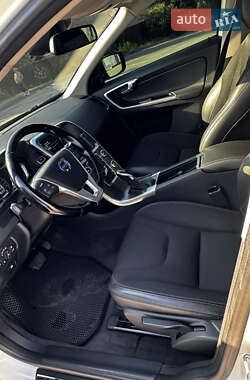 Внедорожник / Кроссовер Volvo XC60 2015 в 