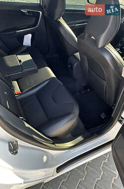 Внедорожник / Кроссовер Volvo XC60 2015 в 