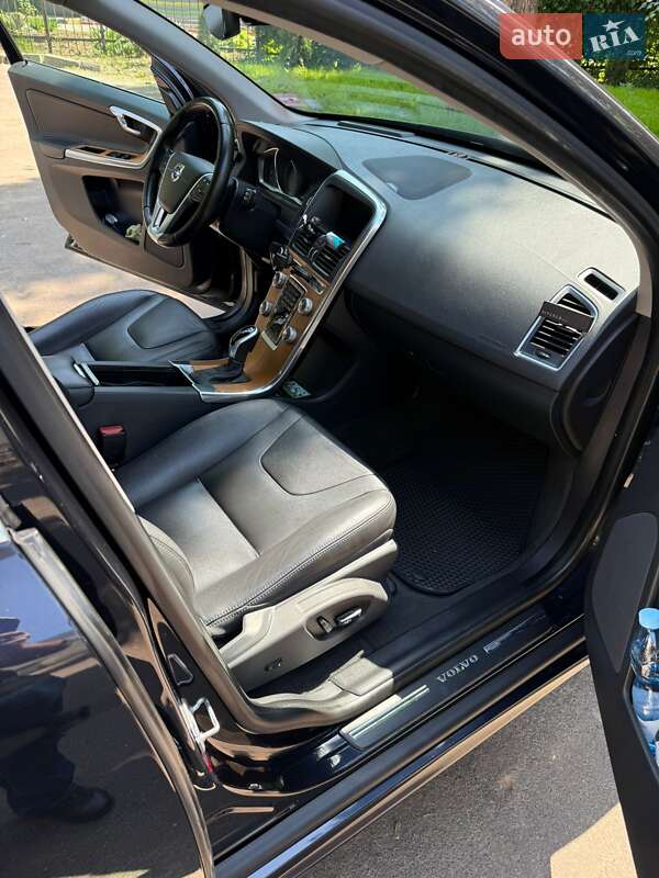 Внедорожник / Кроссовер Volvo XC60 2017 в Одессе фото 12 Внедорожник / Кроссовер Volvo XC60 2017 в Одессе