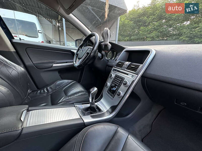 Внедорожник / Кроссовер Volvo XC60 2014 в Сарнах