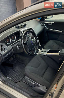 Внедорожник / Кроссовер Volvo XC60 2010 в 