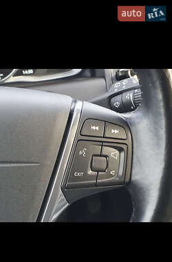 Внедорожник / Кроссовер Volvo XC60 2015 в 