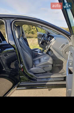 Внедорожник / Кроссовер Volvo XC60 2015 в 