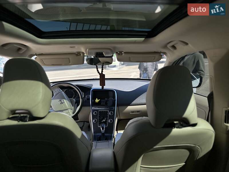 Внедорожник / Кроссовер Volvo XC60 2015 в Хырове