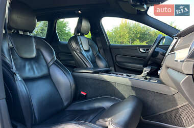 Внедорожник / Кроссовер Volvo XC60 2018 в 