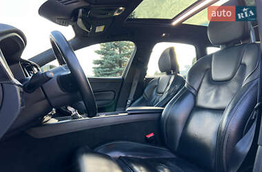 Внедорожник / Кроссовер Volvo XC60 2018 в 