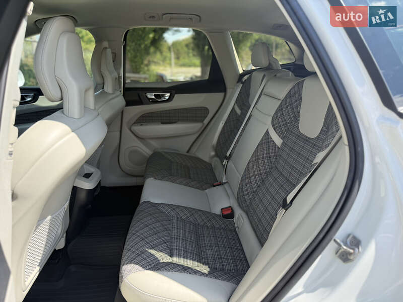 Внедорожник / Кроссовер Volvo XC60 2017 в Каменец-Подольском