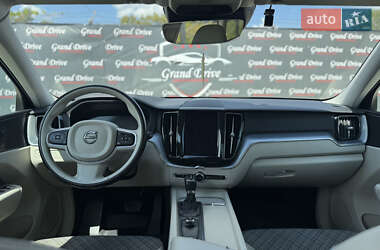 Внедорожник / Кроссовер Volvo XC60 2017 в 