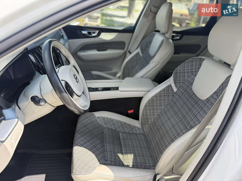 Внедорожник / Кроссовер Volvo XC60 2017 в Каменец-Подольском