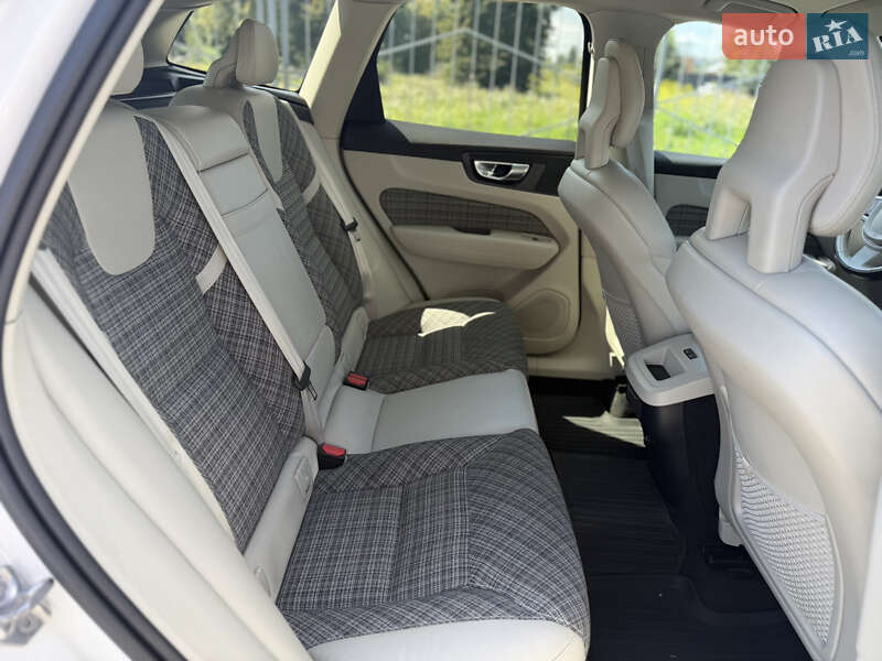 Внедорожник / Кроссовер Volvo XC60 2017 в Каменец-Подольском