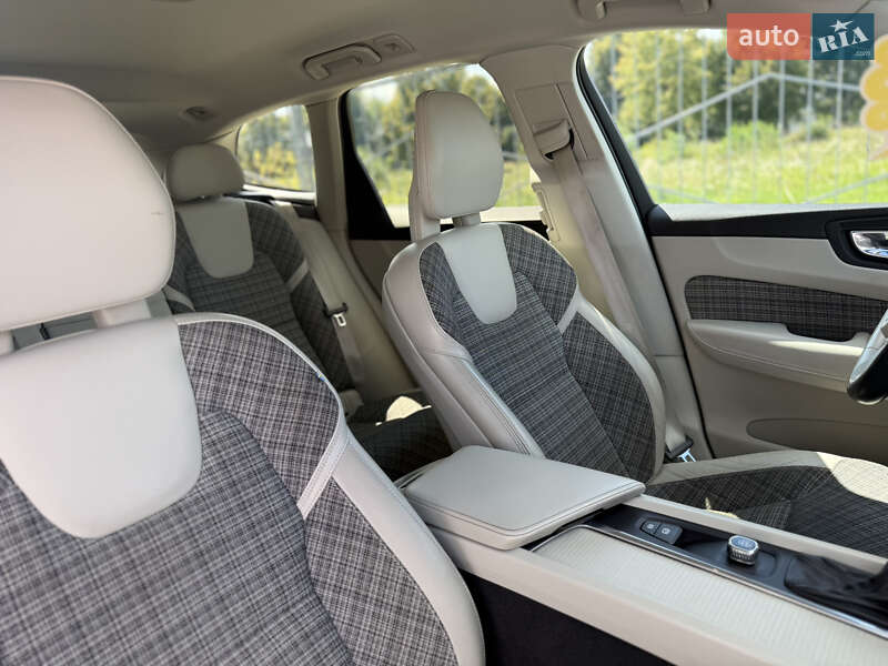 Внедорожник / Кроссовер Volvo XC60 2017 в Каменец-Подольском
