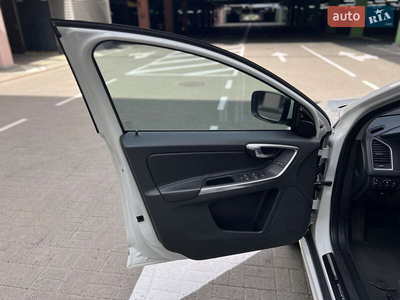 Внедорожник / Кроссовер Volvo XC60 2015 в Киеве