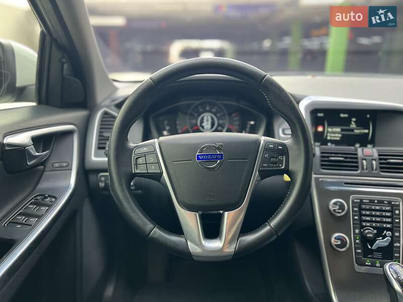 Внедорожник / Кроссовер Volvo XC60 2015 в Киеве